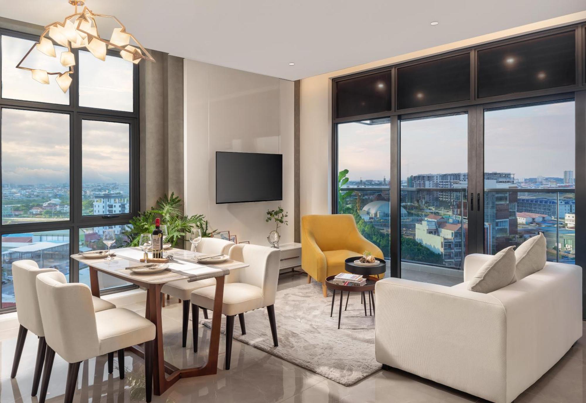The Peninsula Phnom Penh Hotel Exterior photo