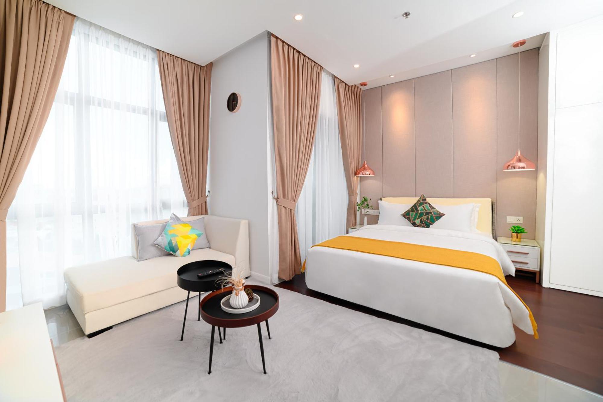 The Peninsula Phnom Penh Hotel Exterior photo